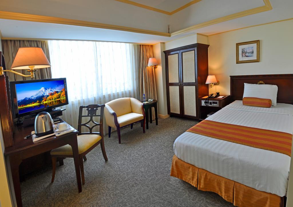 Networld Hotel Spa And Casino Pasay Exterior photo