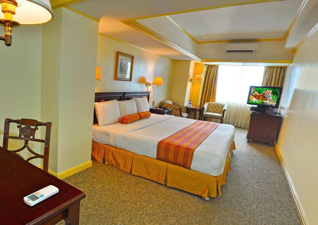Networld Hotel Spa And Casino Pasay Exterior photo