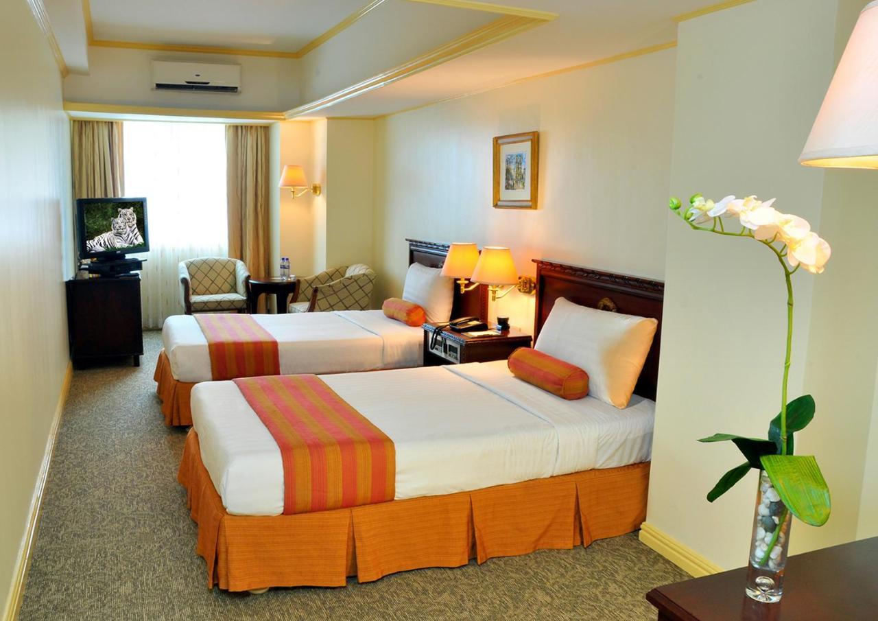 Networld Hotel Spa And Casino Pasay Exterior photo